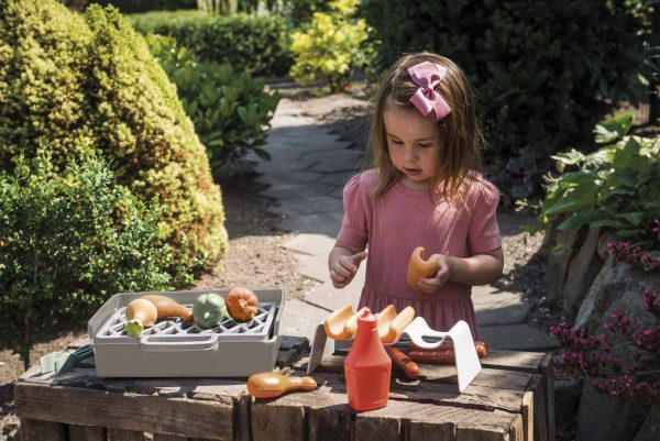 4713_gg_girl_-manip-scaled